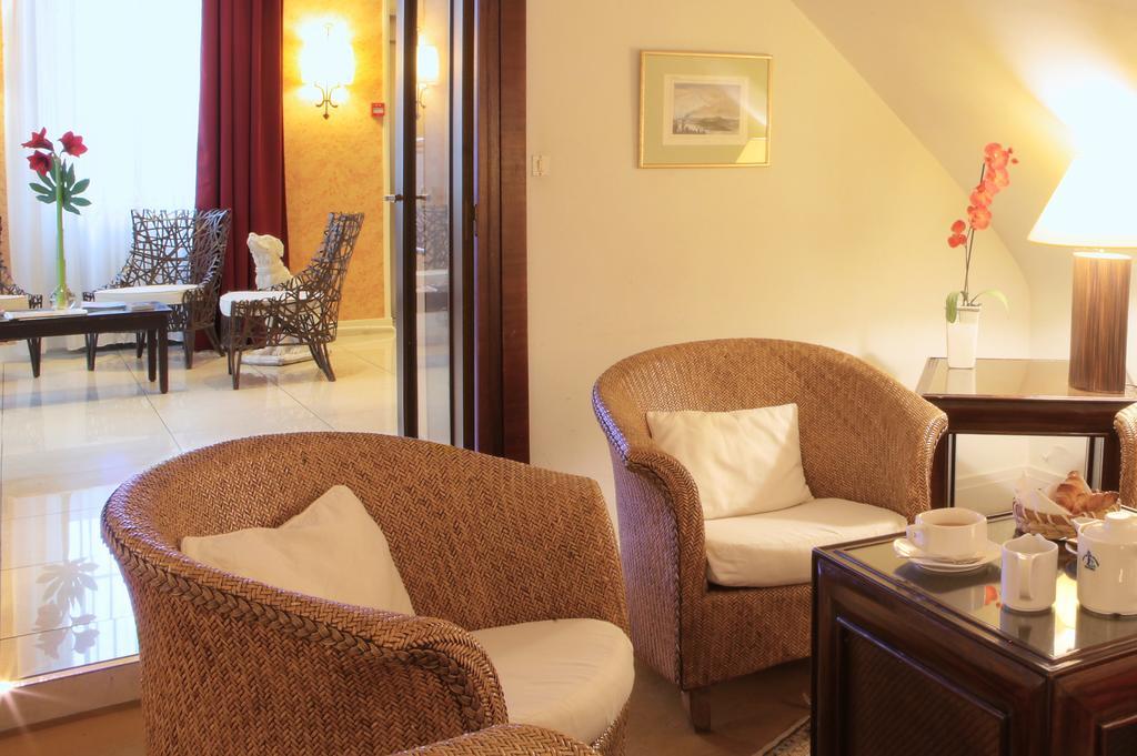 Best Western De Diane Nevers Eksteriør billede
